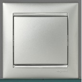 770351; Рамка Valena 1 пост алюминий/серебряный штрих